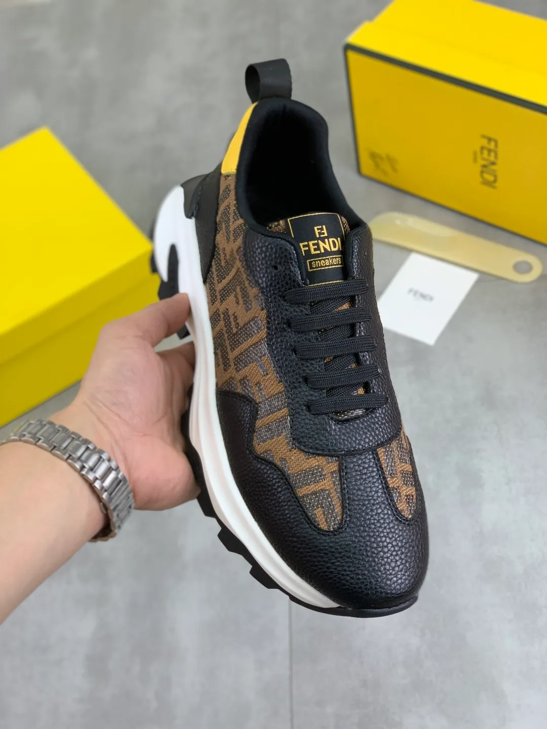 ​Men's shoes 💰P440 💰【New】Little monster 🆘 New FENDI 🕶️🕶️Simple routing effect, showing an elegant and cool driving shoe 🎬Using imported calfskin + first-layer pigskin lining🐂Excellent material🎬Detailed workmanship 🤗Comfortable foot feel➰➰. ​Pair it with any outfit to show your taste and temperament, low-key luxury ♻️Design ​simple and elegant ​noble and fashionable 🍃​Very loved and favored by trendy men 💓❤️Size: 38-44 (45 customized) 3️⃣ colors available